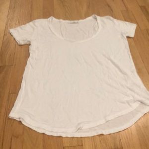 Aritzia white tee shirt
